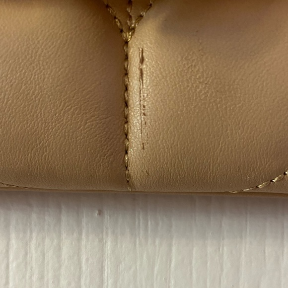 MICHAEL KORS beige padded leather clutch/shoulder bag with strap - Picture 2 of 12